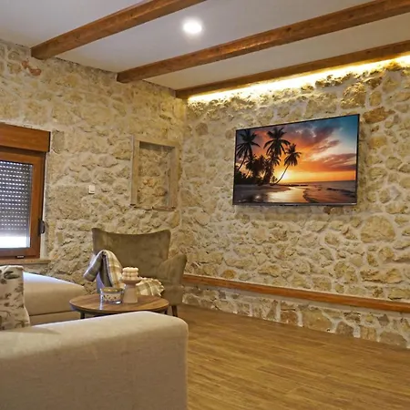 Ema Villa *