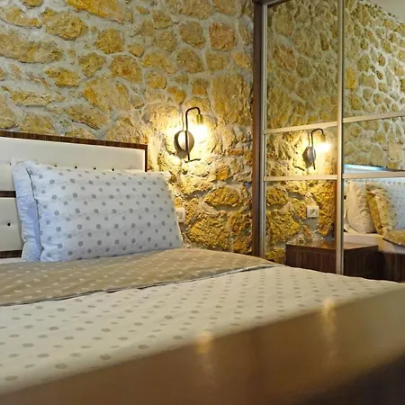 Ema Villa *